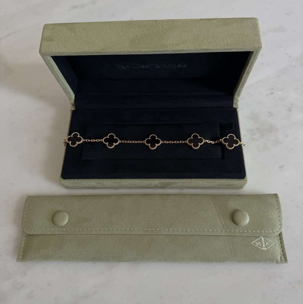 Van Cleef & Arpels Alahambra Gold Gold Never worn - Box View