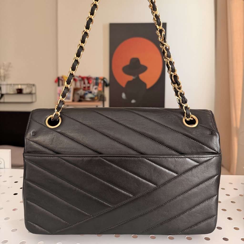 Chanel Classic Black Very good condition - Back View
