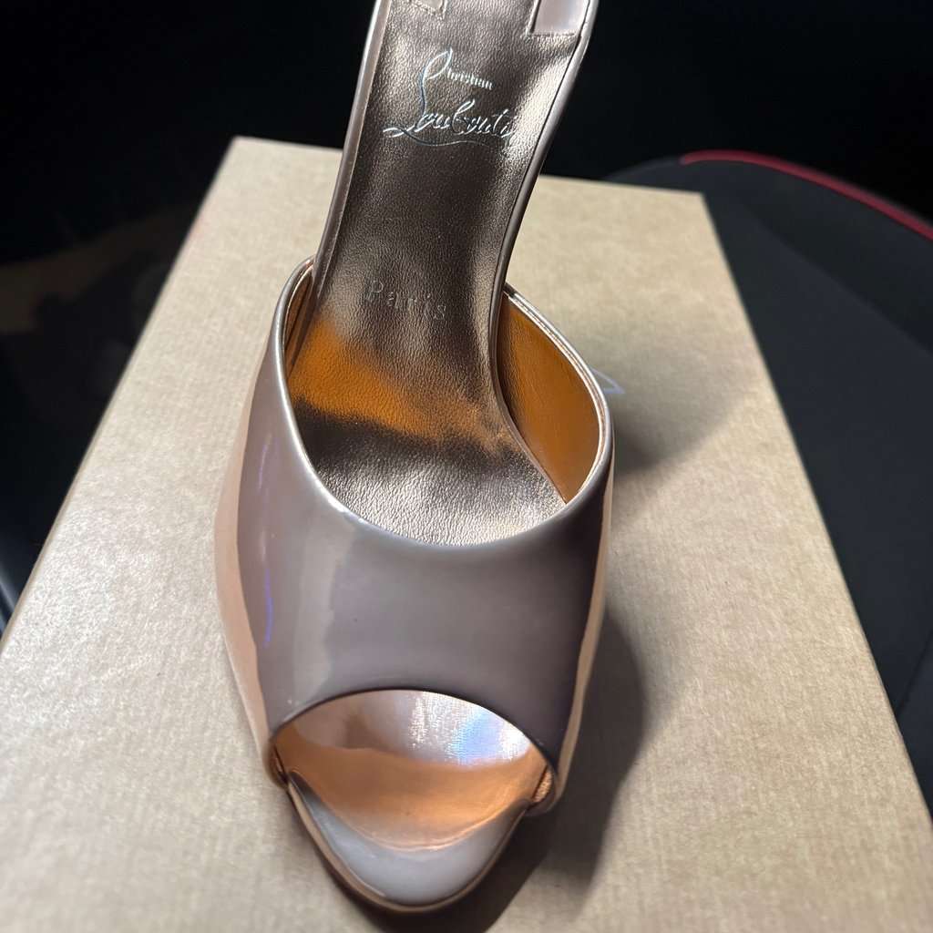 Christian Louboutin Me Dolly 100 Gold Never worn - Inside View