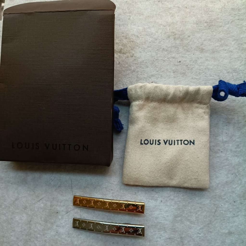 Louis Vuitton Hair clios Gold Metal Never worn - Back View