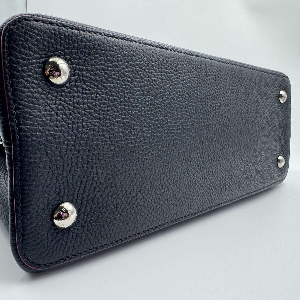 Louis Vuitton Capucines Black Good - Inside View