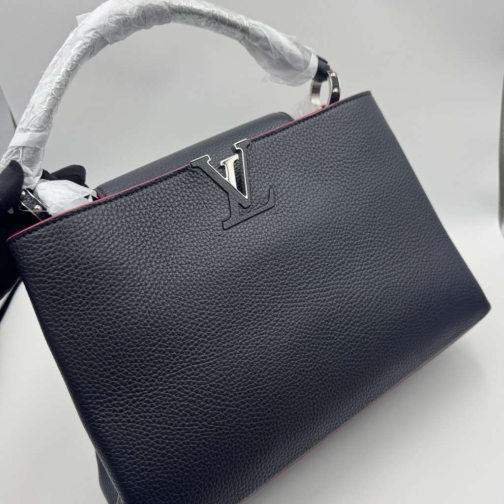 Louis Vuitton Capucines Black Good - Box View