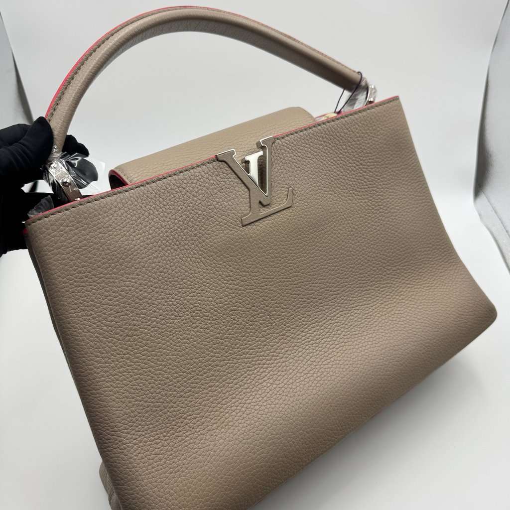 Louis Vuitton Capucines Grey Leather Good - Box View
