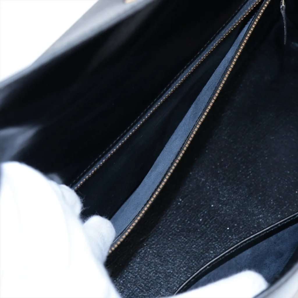 Hermès Kelly 32 Sellier Black Black Leather Good - Model View