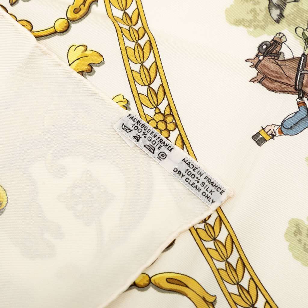 Hermès La Promenade de Longchamps Silk Scarf 90 Beige Very good condition - Box View