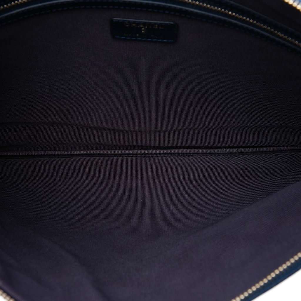 Chanel Large Quilted Caviar Boy O Case Clutch Blue Leather Very good condition - Model View