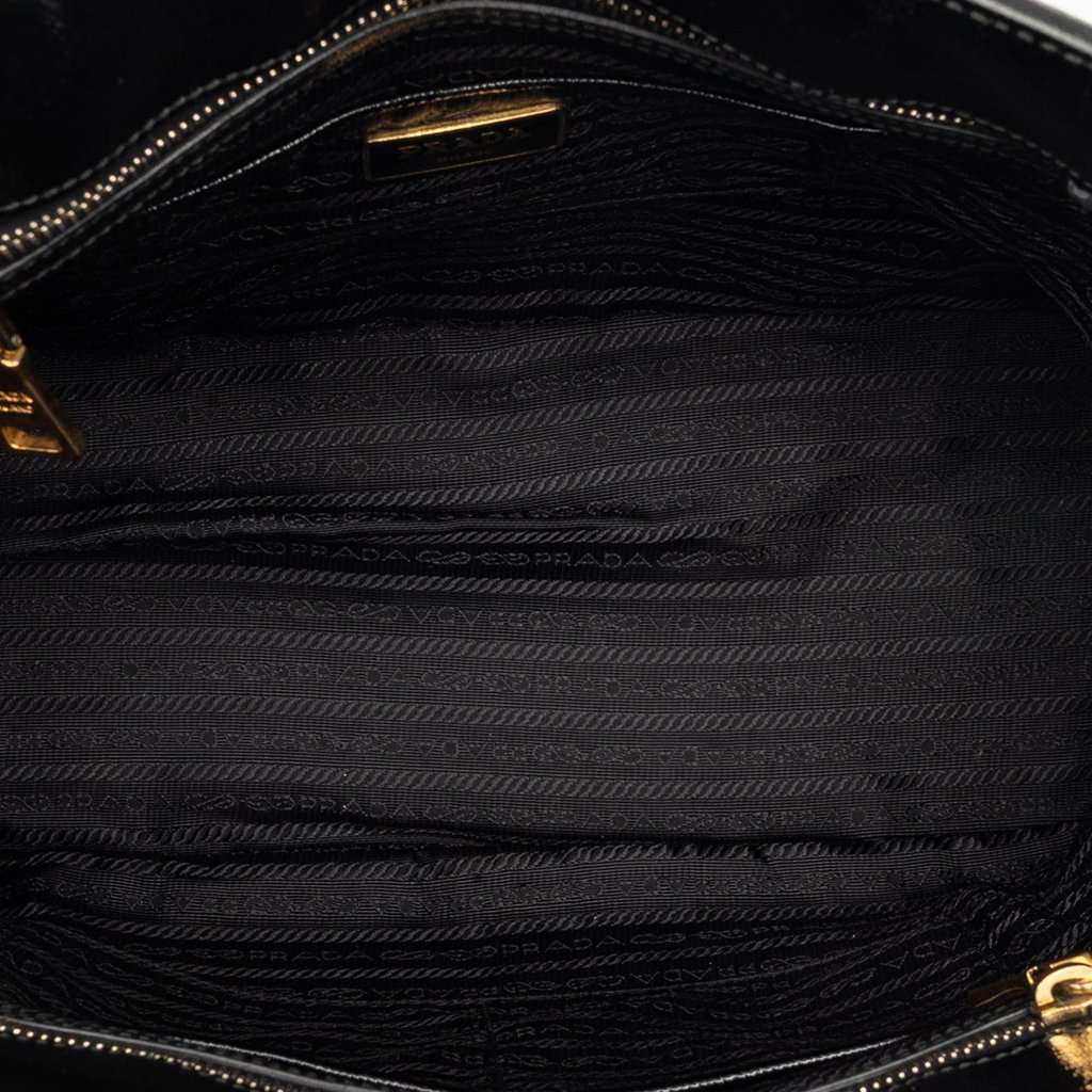 Prada Saffiano Vernice Trimmed Tessuto Parabole Tote Black Very good condition - Model View