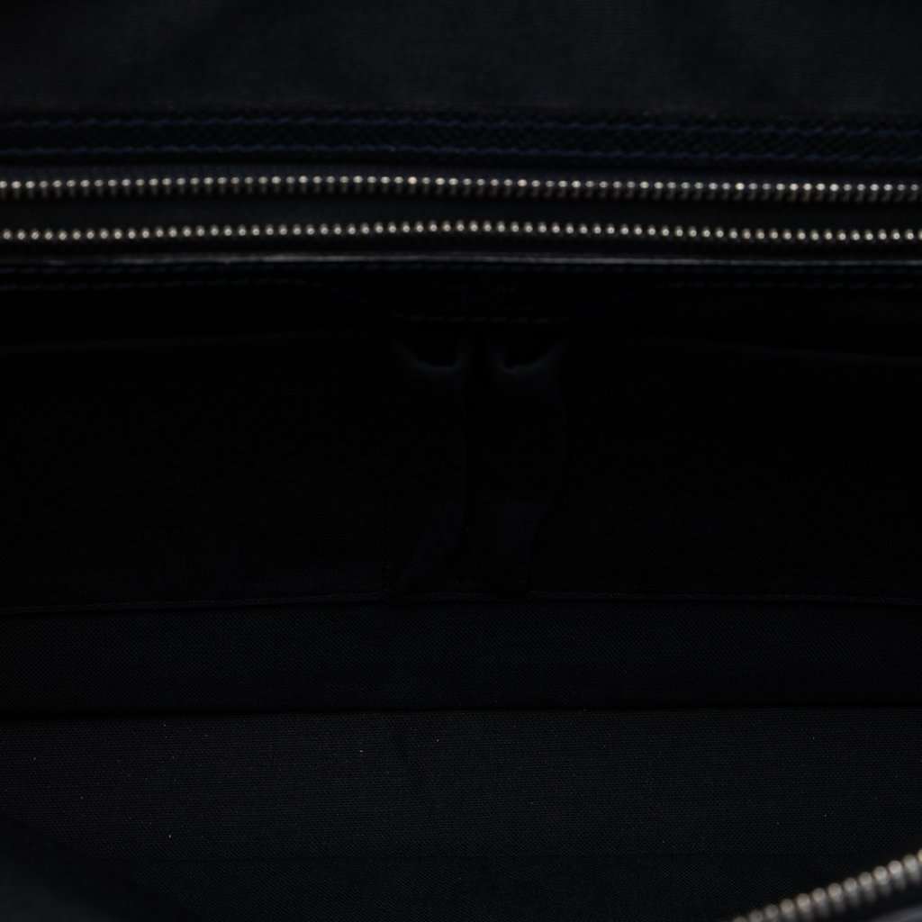 Louis Vuitton Taiga Vassili PM Blue Leather Very good condition - Model View