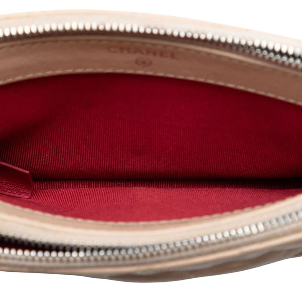 Chanel Bicolor Aged Calfskin Gabrielle Double Zip Clutch with Chain Beige Leather Very good condition - Model View