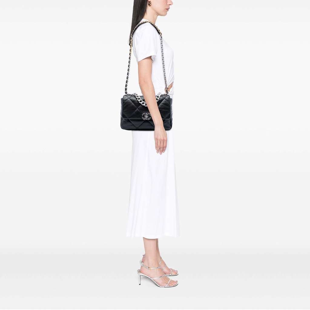 Chanel Large Lambskin 19 Flap Black Leather Very good condition - Box View