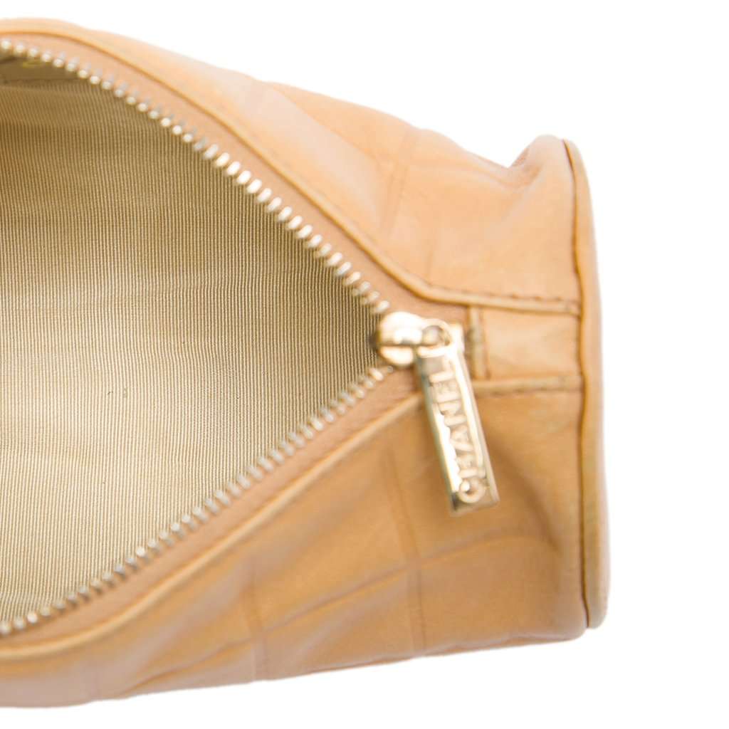 Chanel CC Chocolate Bar Lambskin Barrel Cosmetic Pouch Beige Leather Very good condition - Model View