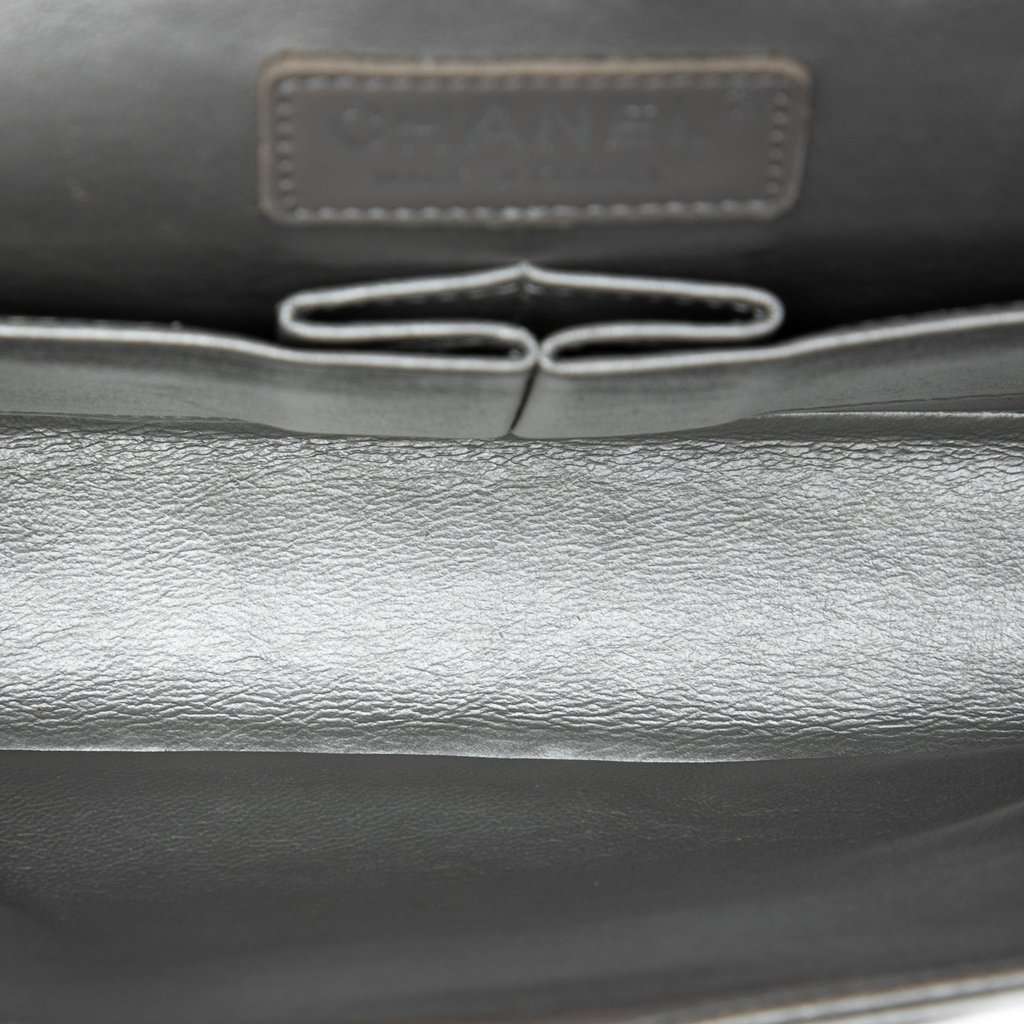 Chanel Medium Classic Chevron Metallic Caviar Double Flap Silver Leather Very good - Model View