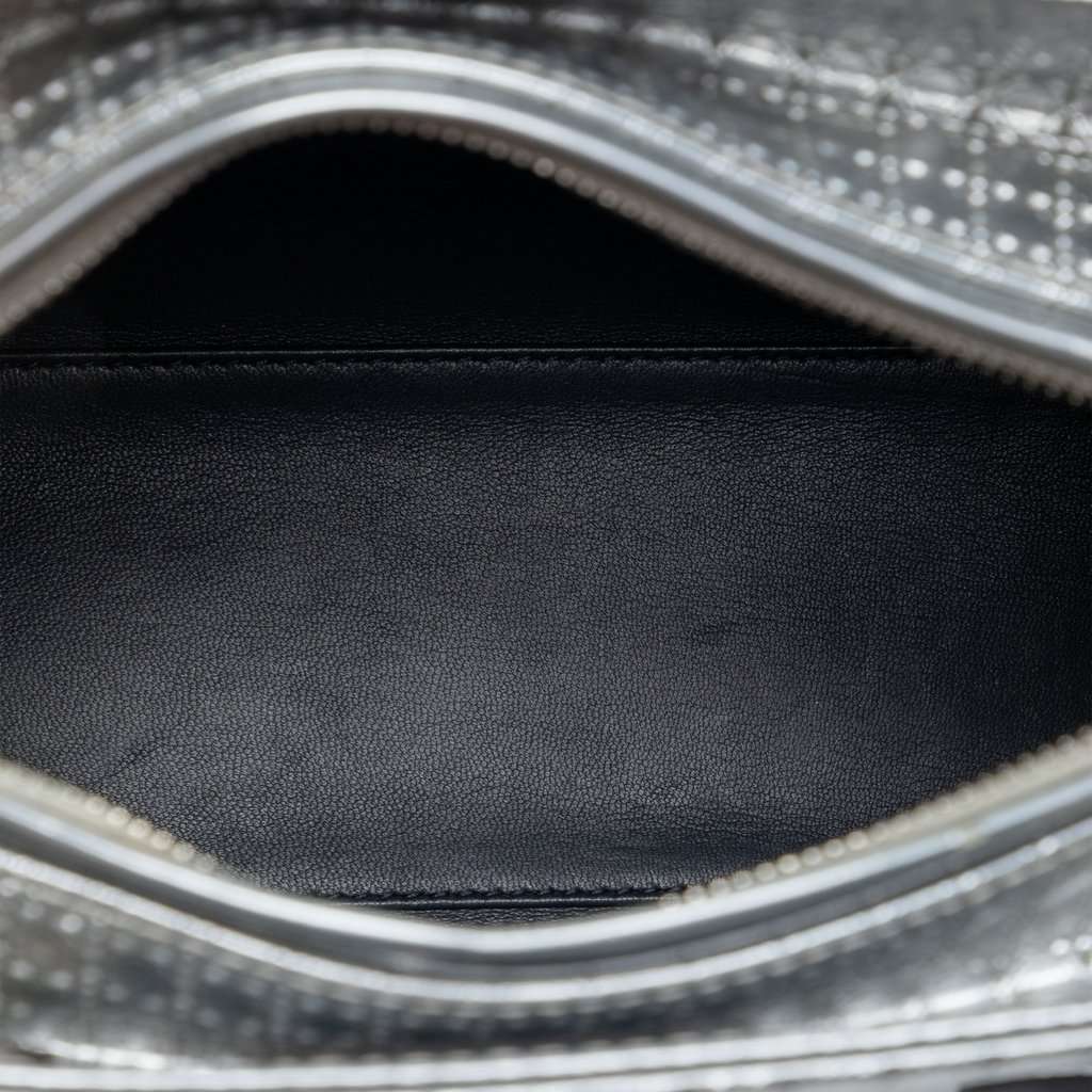 Dior Medium Metallic Patent Microcannage Lady Dior Silver Leather Very good condition - Model View