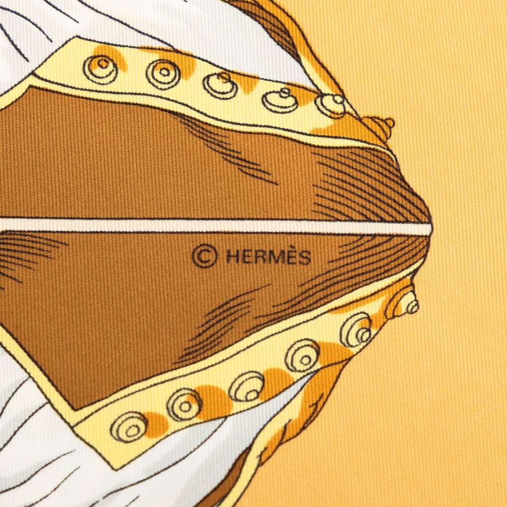 Hermès Traite Des Armes Silk Scarf 90 Beige Very good condition - Inside View