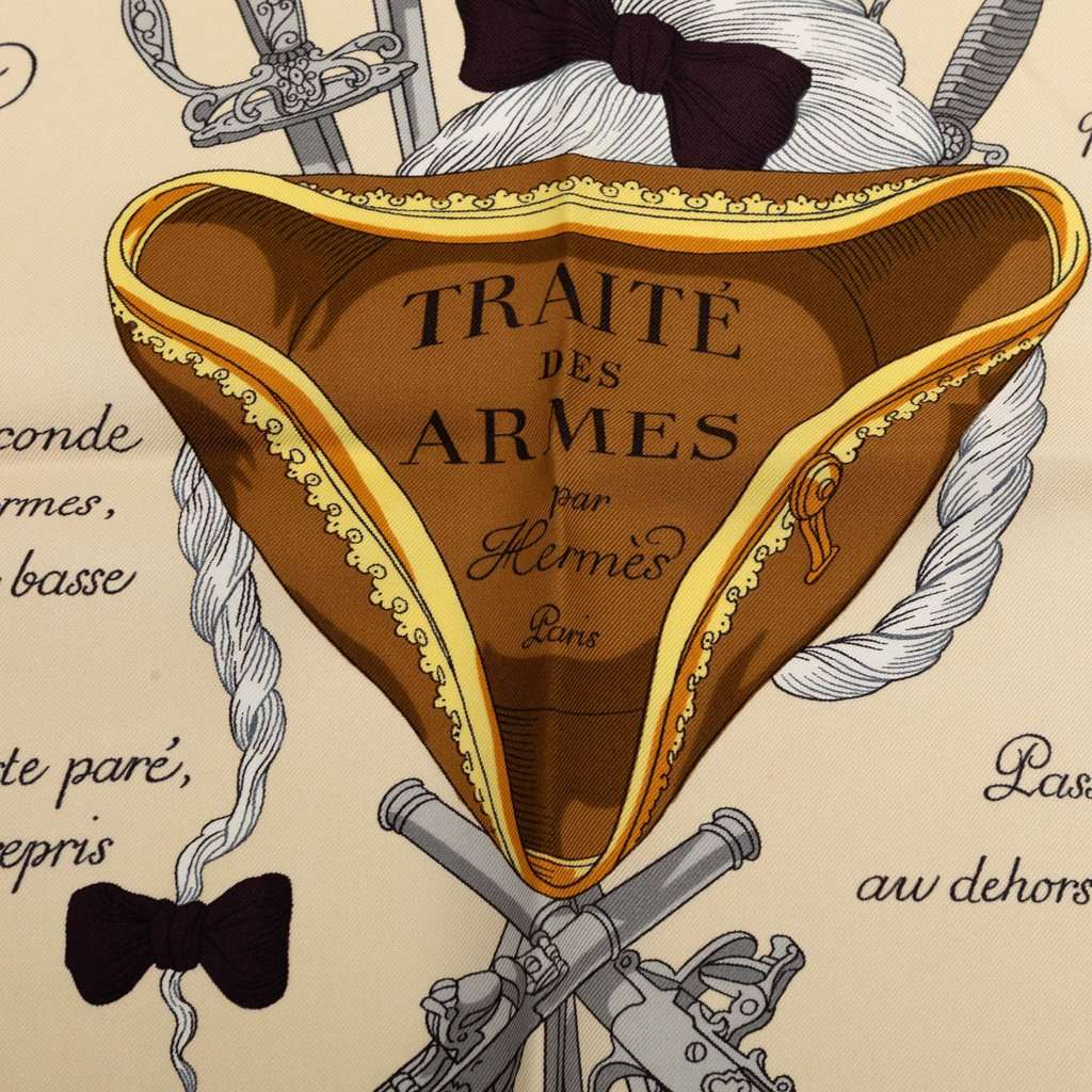 Hermès Traite Des Armes Silk Scarf 90 Beige Very good condition - Box View