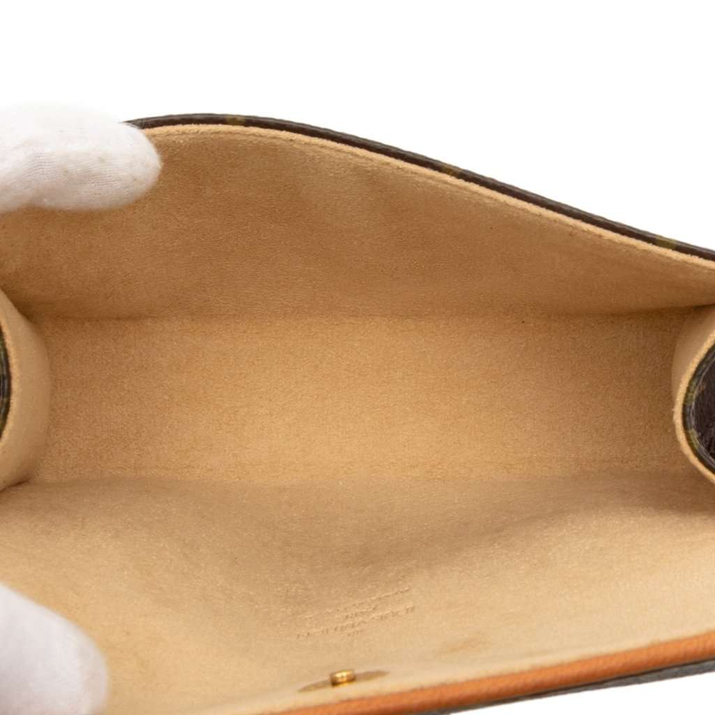 Louis Vuitton Monogram Pochette Florentine Brown Very good - Model View