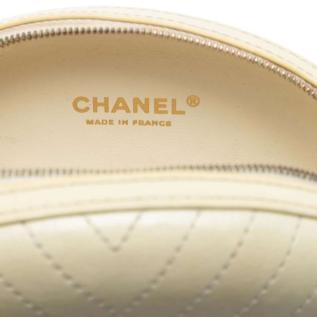 Chanel Chevron Stitched Calfskin La Pausa Evening Bag White Leather Very good condition - Box View
