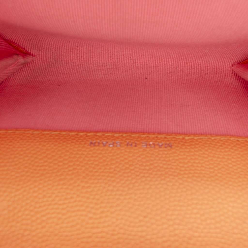 Chanel Quilted Caviar 19 Flap Card Holder Orange Leather Very good condition - Model View