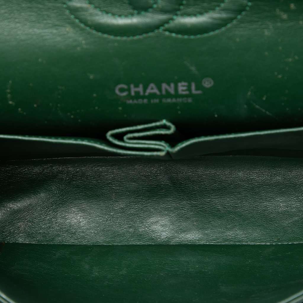 Chanel Medium Classic Patent Double Flap Green Leather Very good condition - Model View