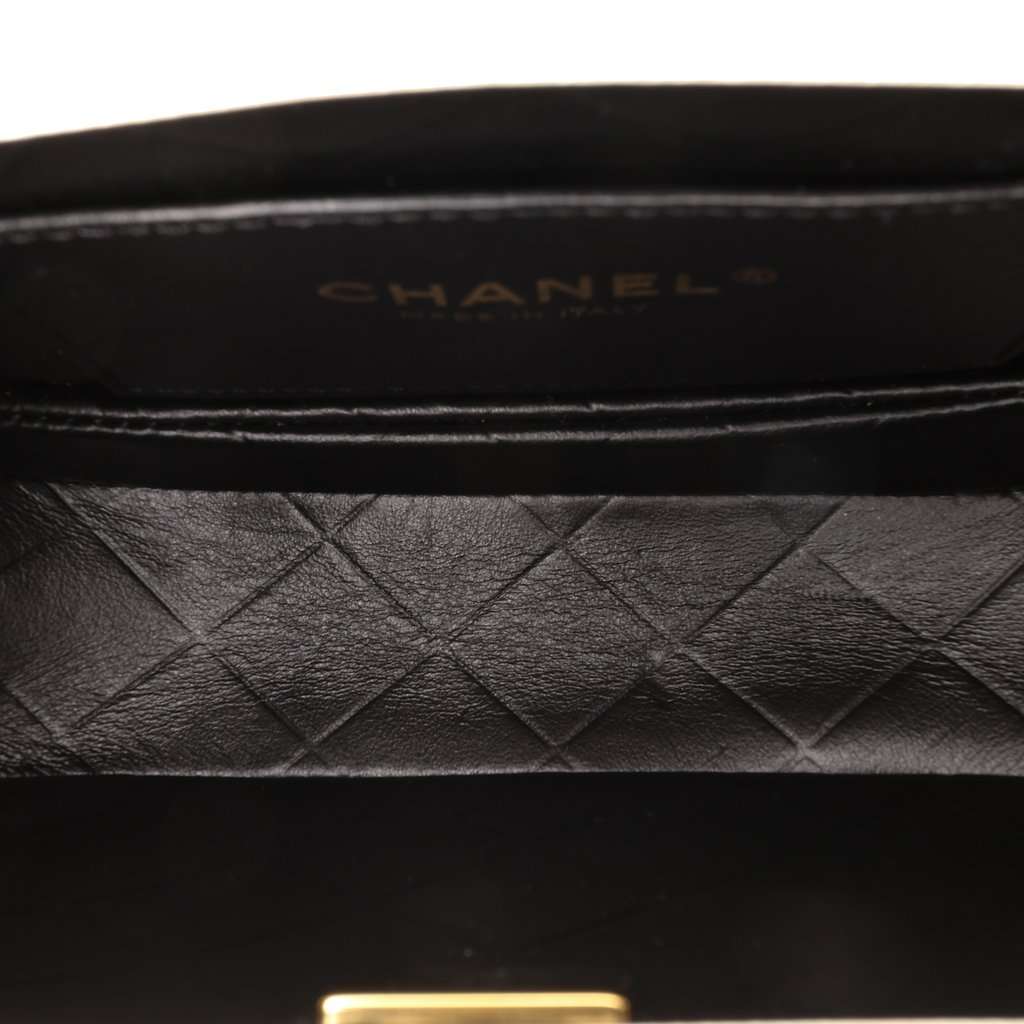 Chanel CC Quilted Lambskin Round Moon Messenger Flap White Leather Very good - Model View