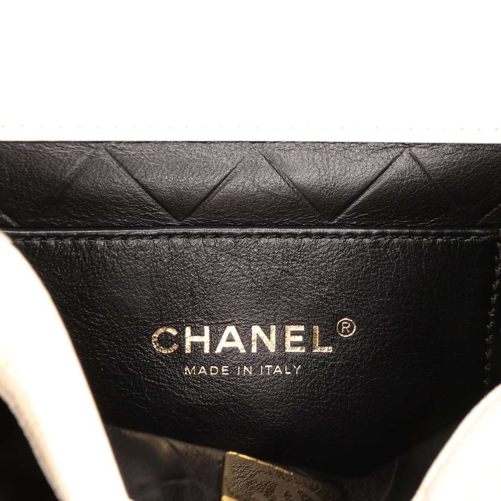 Chanel CC Quilted Lambskin Round Moon Messenger Flap White Leather Very good - Box View