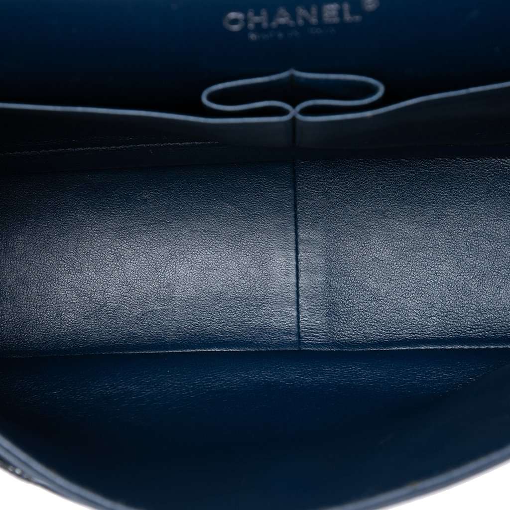 Chanel Jumbo Classic Patent Double Flap Blue Leather Very good condition - Model View
