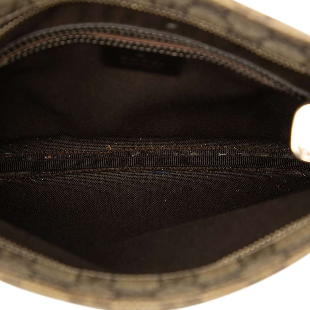 Gucci GG Supreme Crossbody Beige Very good - Model View