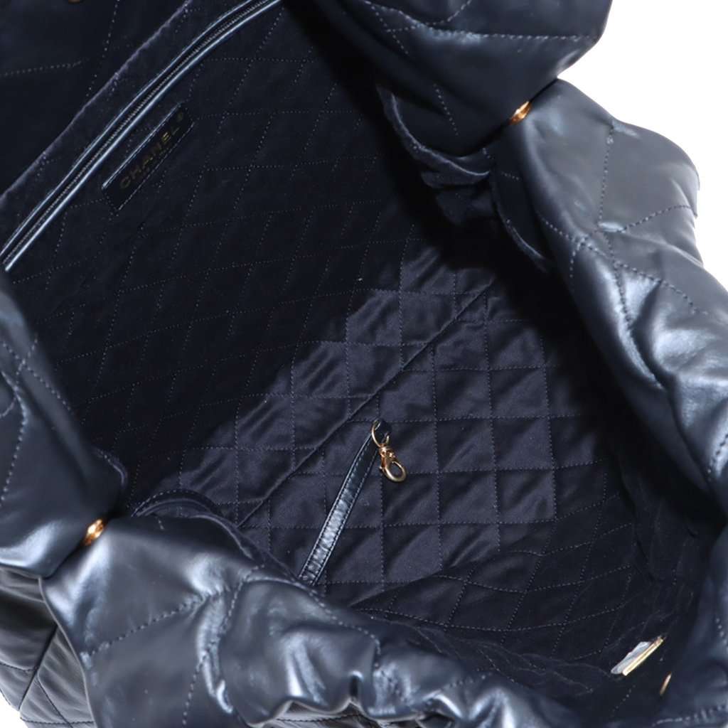 Chanel Medium Quilted Shiny Calfskin 22 Handbag Black Leather Very good condition - Inside View