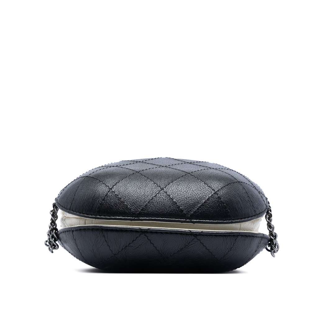 Chanel Small Bicolor Quilted Calfskin Gabrielle Bucket Bag White Leather Very good condition - Inside View