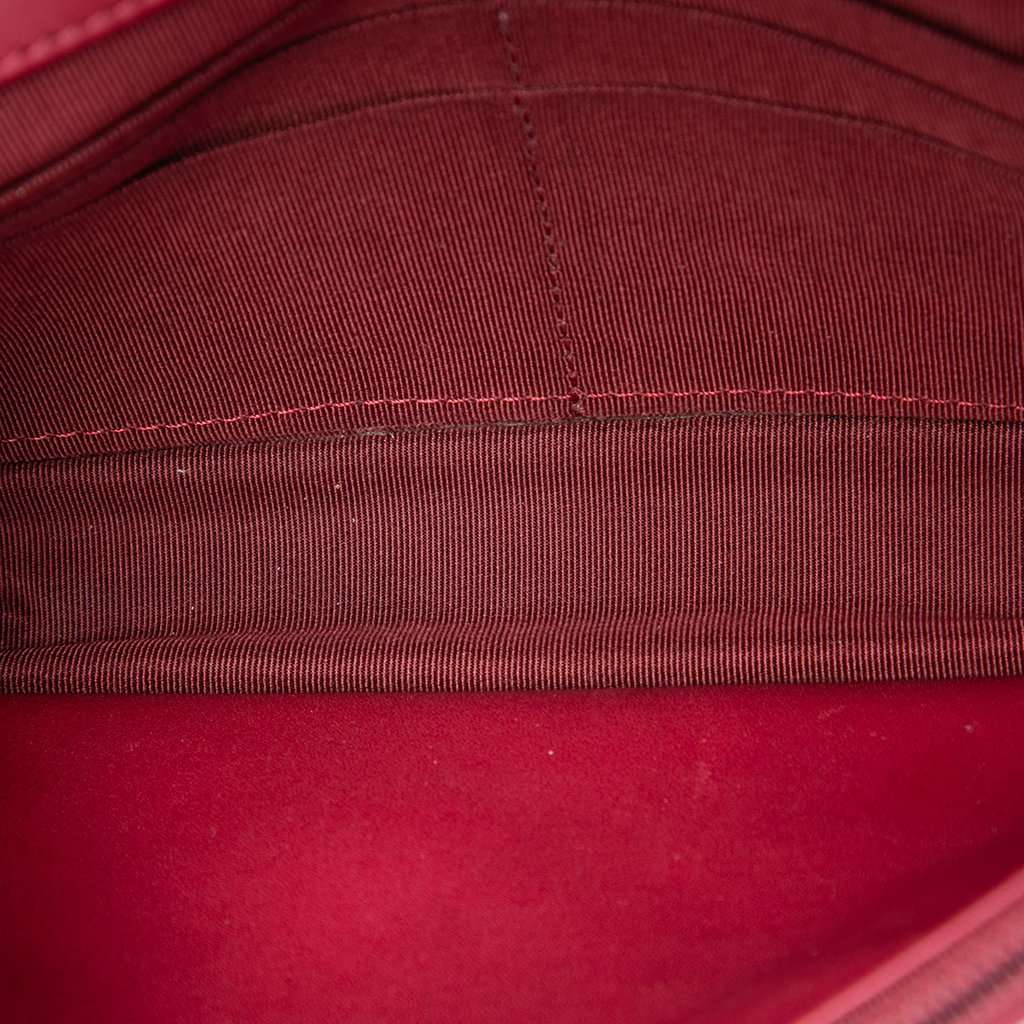 Chanel CC Quilted Calfskin Double Stitch Hamptons Wallet on Chain Red Leather Very good condition - Model View
