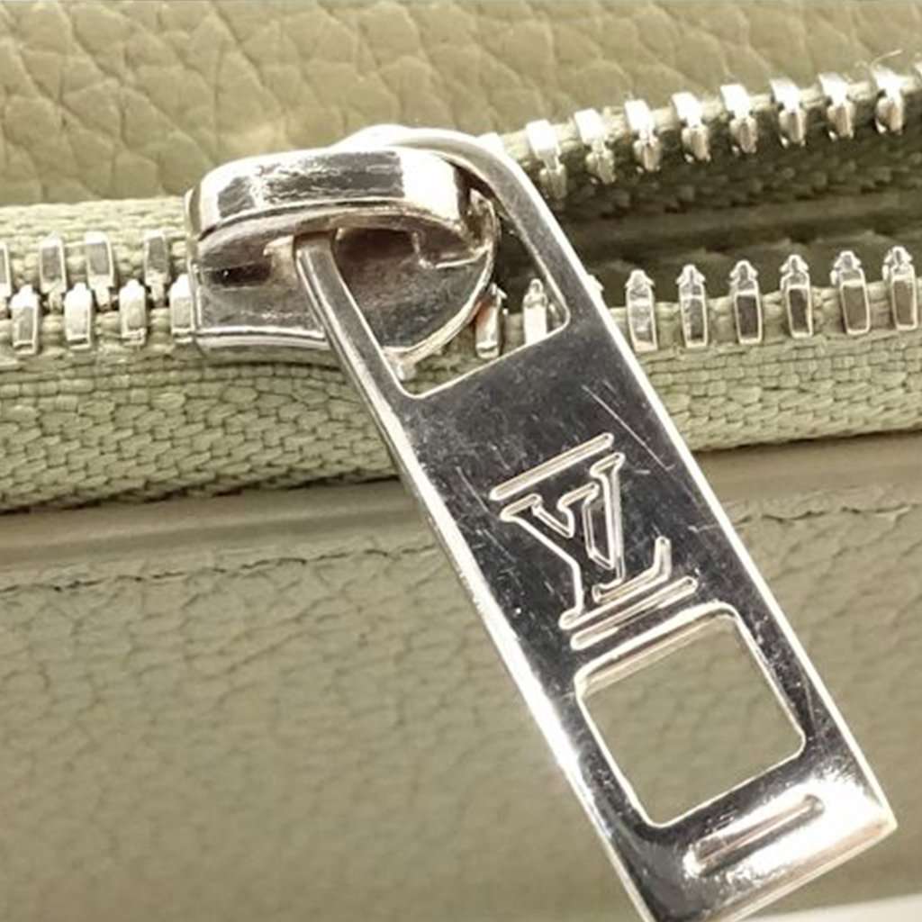 Louis Vuitton Aerogram Pilot Trifold Wallet Grey Leather Very good condition - Model View