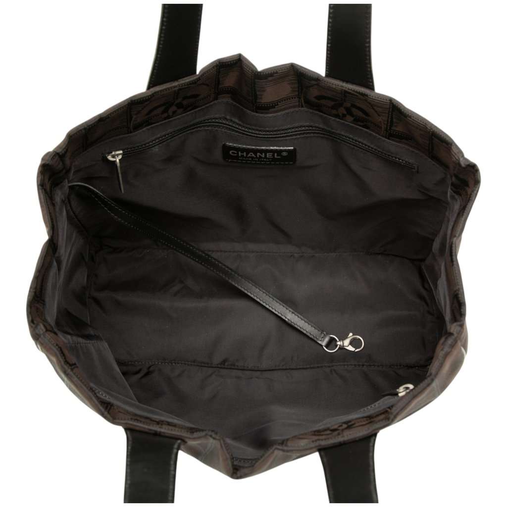 Chanel New Travel Line Nylon Tote Brown Very good condition - Model View
