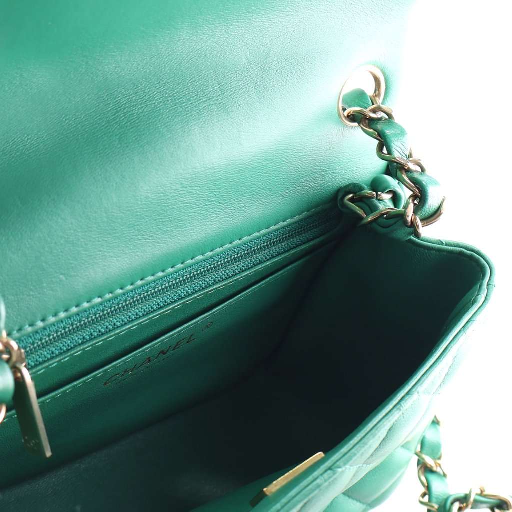 Chanel Mini Square Classic Lambskin Single Flap Green Leather Very good condition - Model View