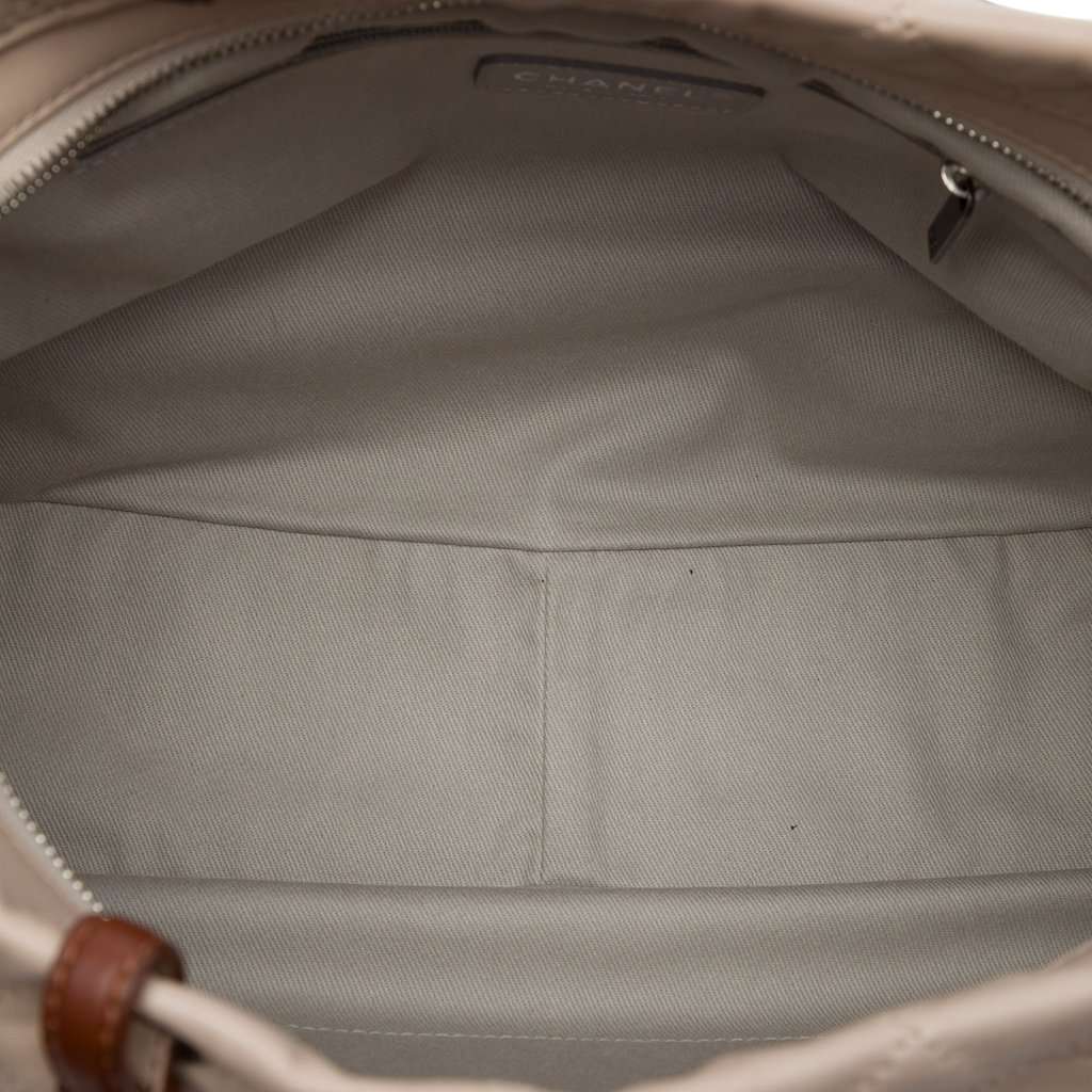 Chanel Quilted Lambskin Country Chic Satchel Brown Leather Very good condition - Model View