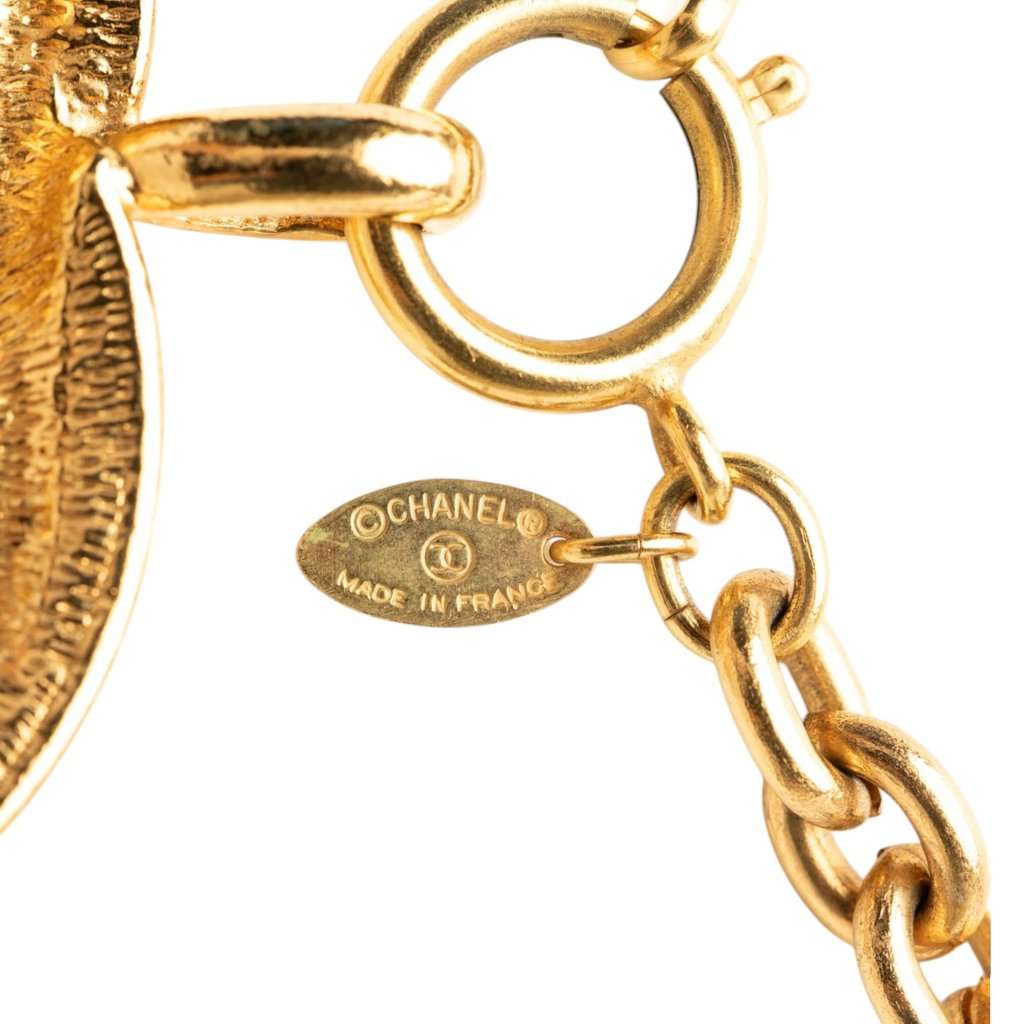 Chanel CC Gold Plated Quilted Pendant Necklace Gold Metal Very good condition - Model View