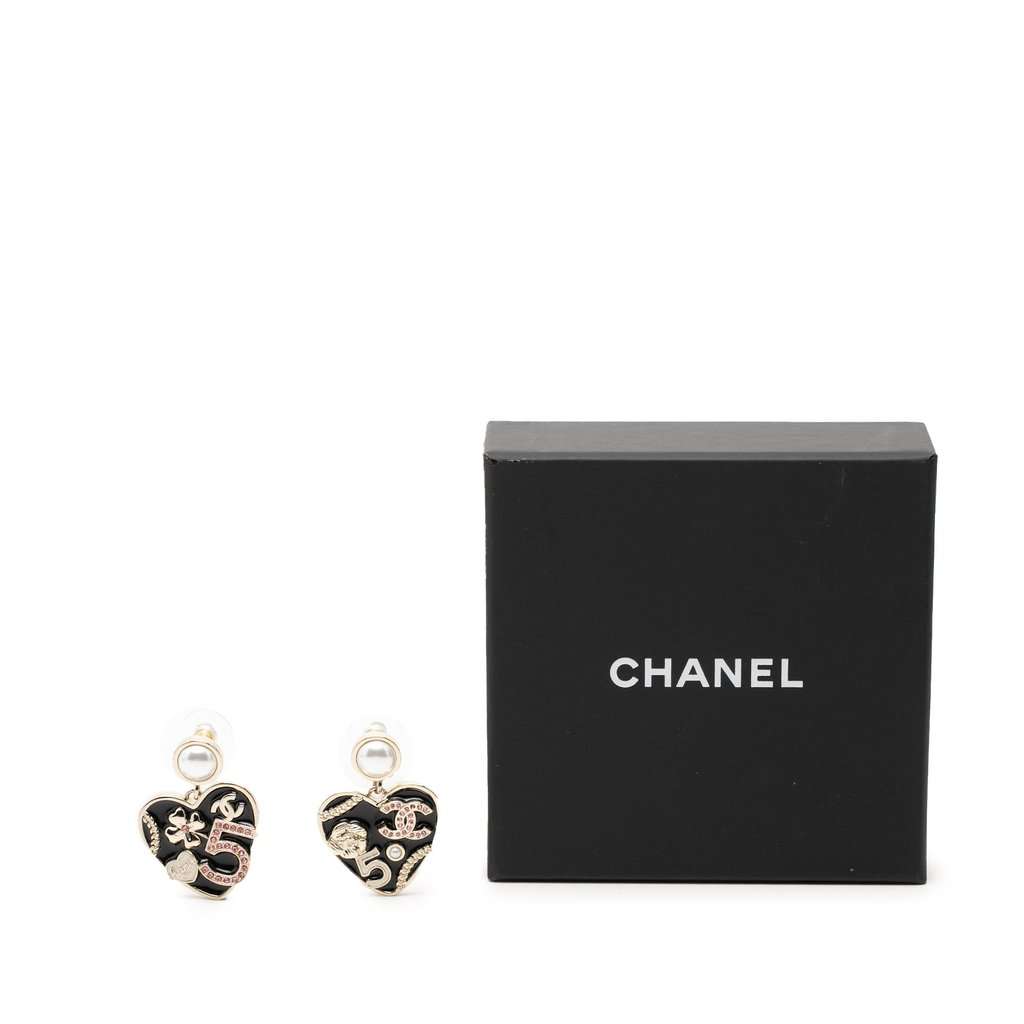 Chanel CC Gold Plated Faux Pearl Strass and Resin Heart Drop Push Back Earrings Gold Plastic Very good - Model View