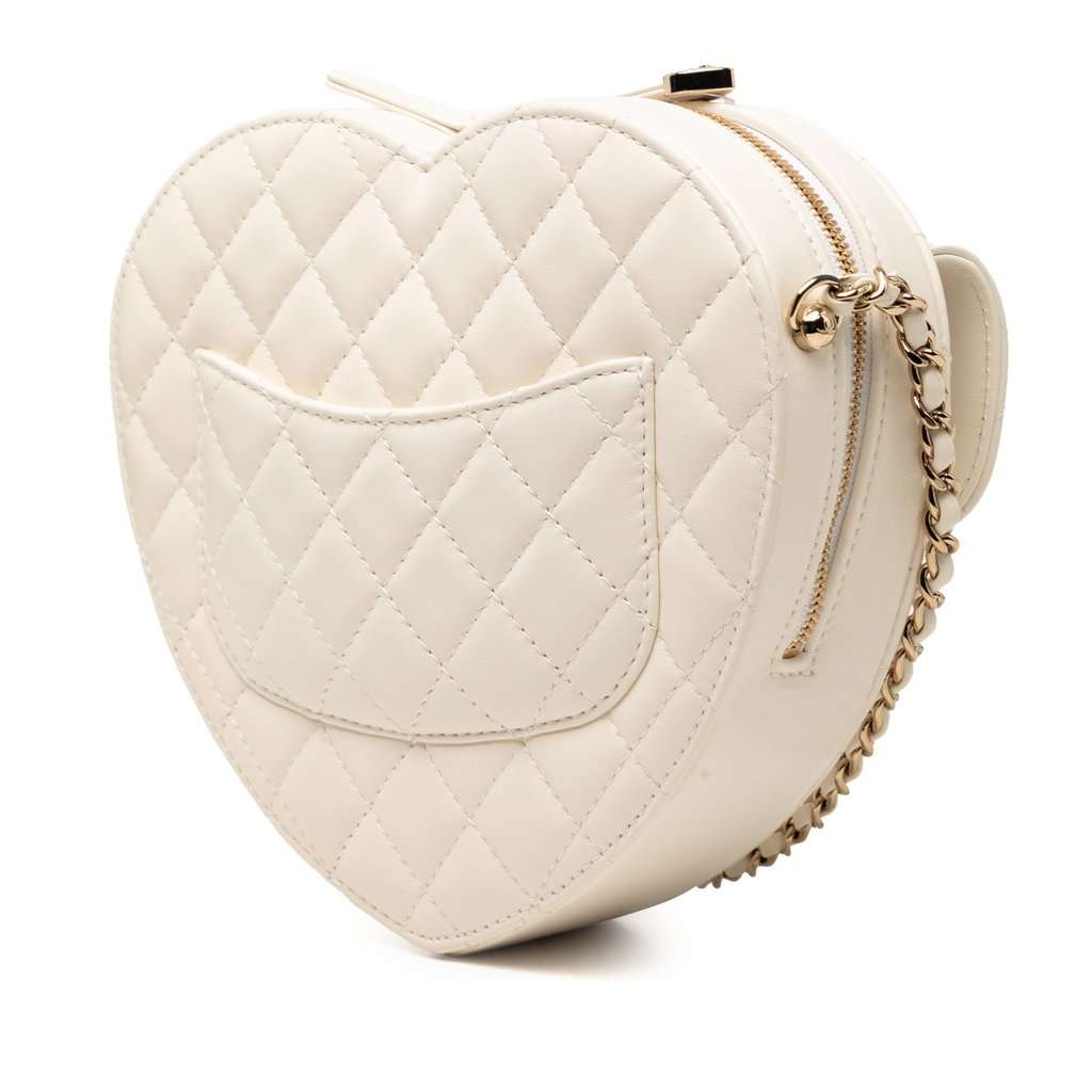 Chanel Lambskin CC in Love Heart Crossbody White Leather Very good condition - Back View