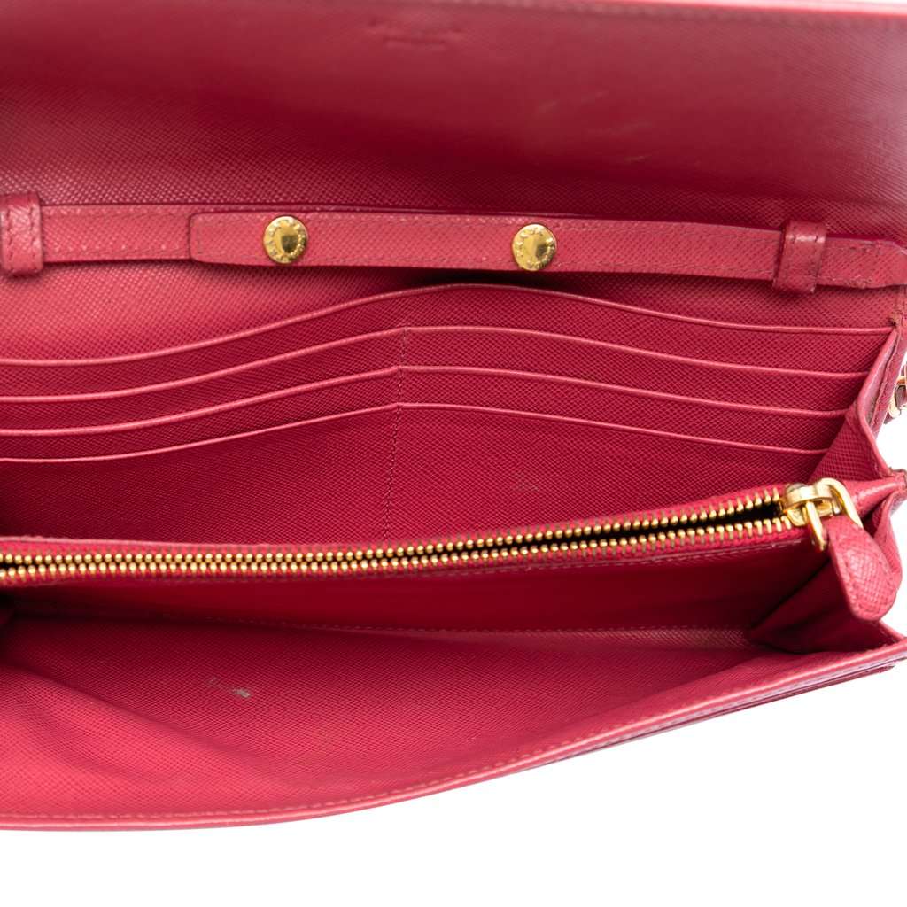 Prada Saffiano Wallet On Chain Pink Leather Very good - Model View