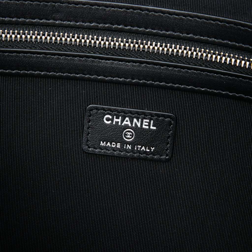 Chanel Large Wool Felt Deauville O Case Clutch Black Very good condition - Box View