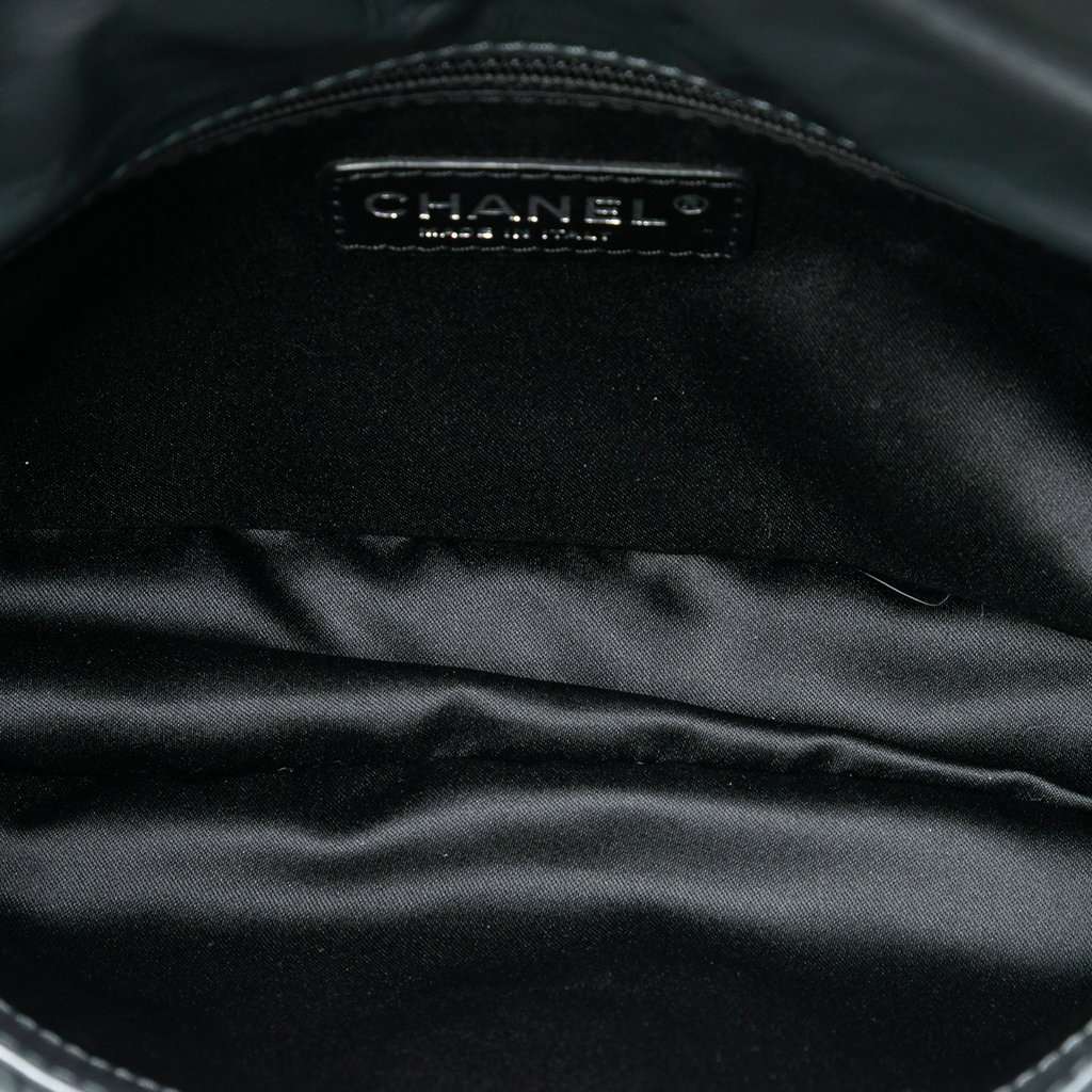 Chanel Medium Glazed Calfskin Twisted Flap Black Leather Very good condition - Model View