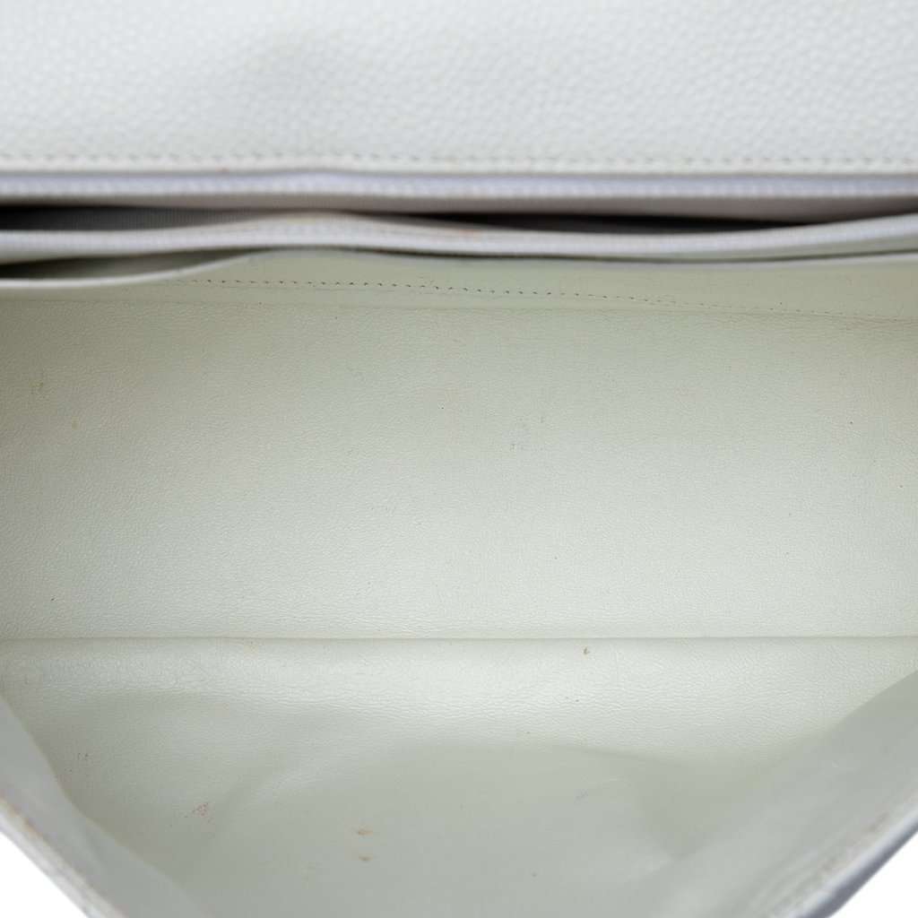 Chanel Jumbo Classic Caviar Single Flap White Leather Very good condition - Model View
