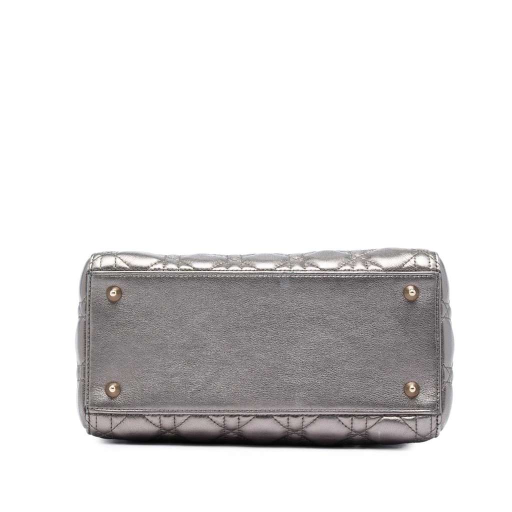 Dior Medium Metallic Lambskin Cannage Lady Dior Silver Leather Very good condition - Inside View