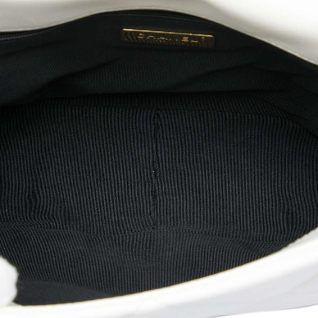 Chanel Large Lambskin 19 Flap White Leather Very good condition - Model View
