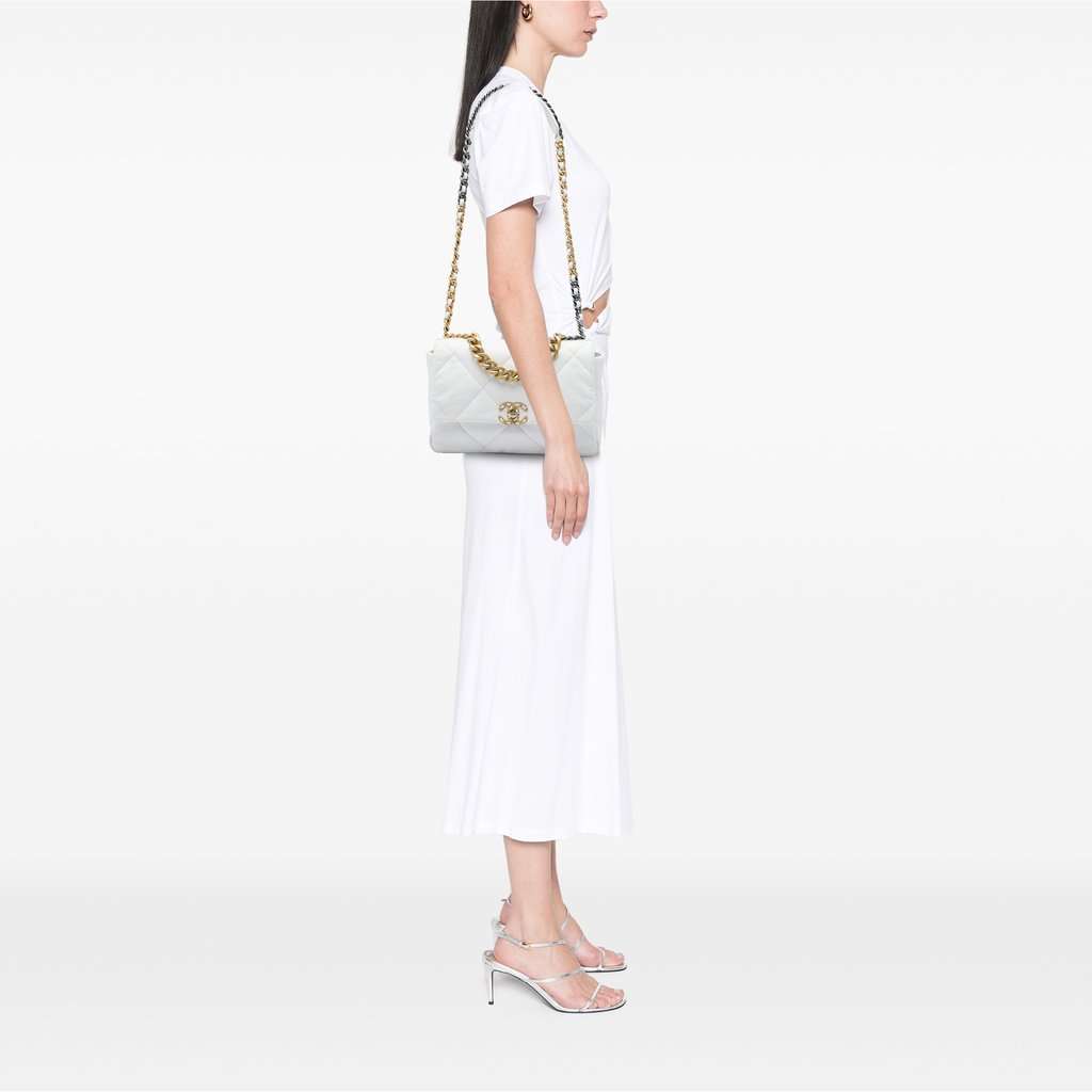 Chanel Large Lambskin 19 Flap White Leather Very good condition - Box View