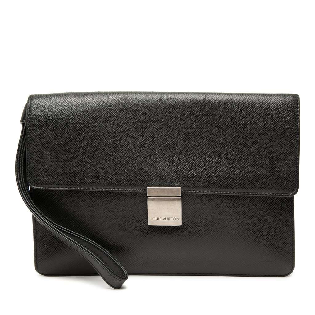 Louis Vuitton Taiga Selenga Black Leather Good condition - Front View