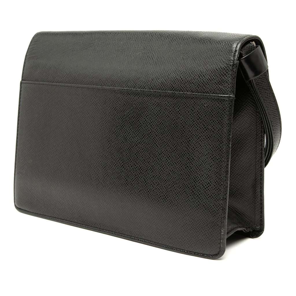 Louis Vuitton Taiga Selenga Black Leather Good condition - Back View