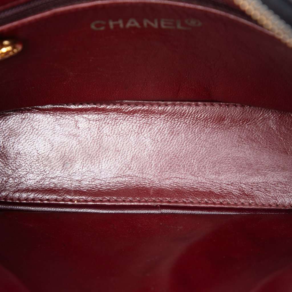 Chanel Mini CC Quilted Lambskin Pocket Chain Camera Bag Black Leather Very good condition - Model View