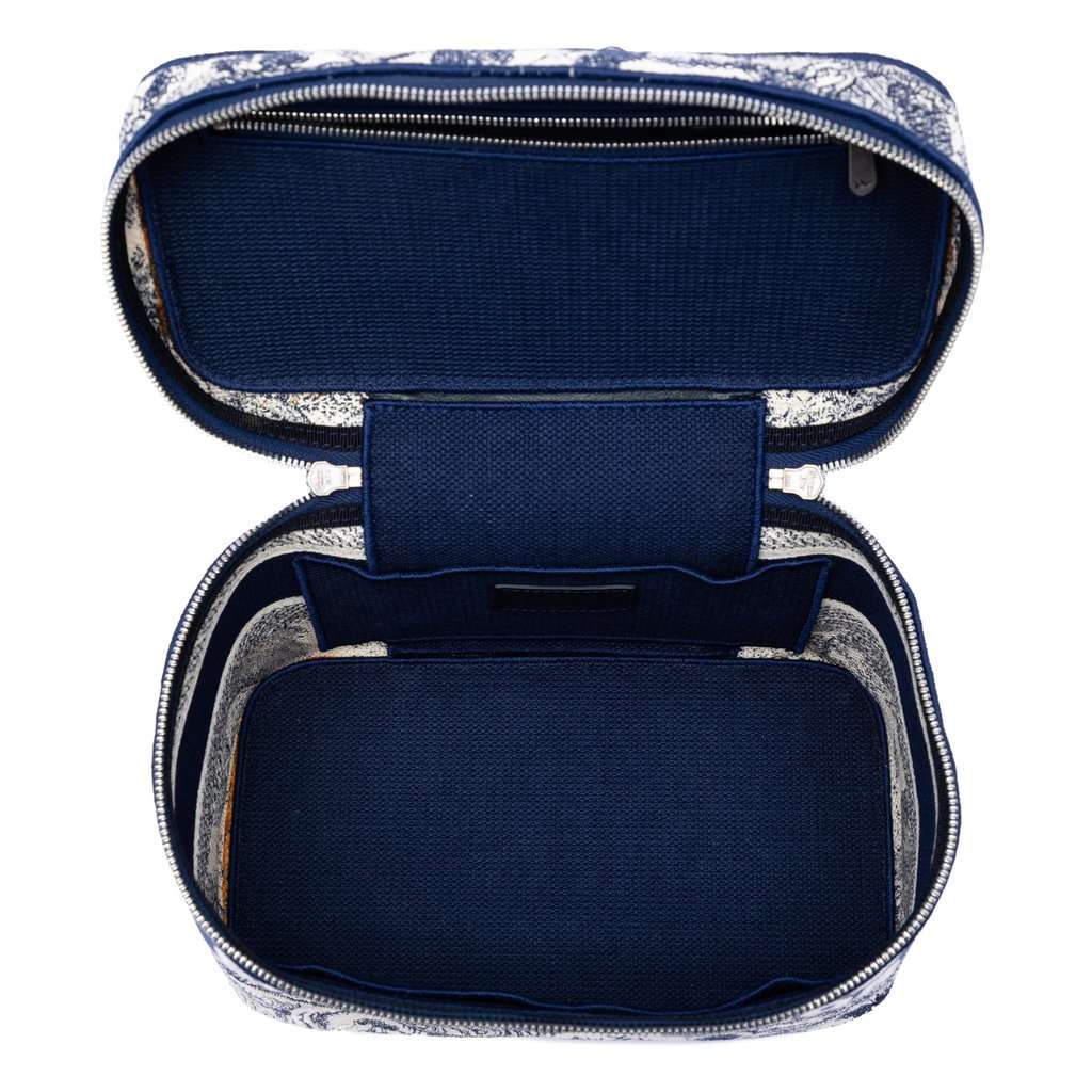 Dior Embroidered Canvas Toile De Jouy DiorTravel Vanity Case Blue Very good condition - Model View