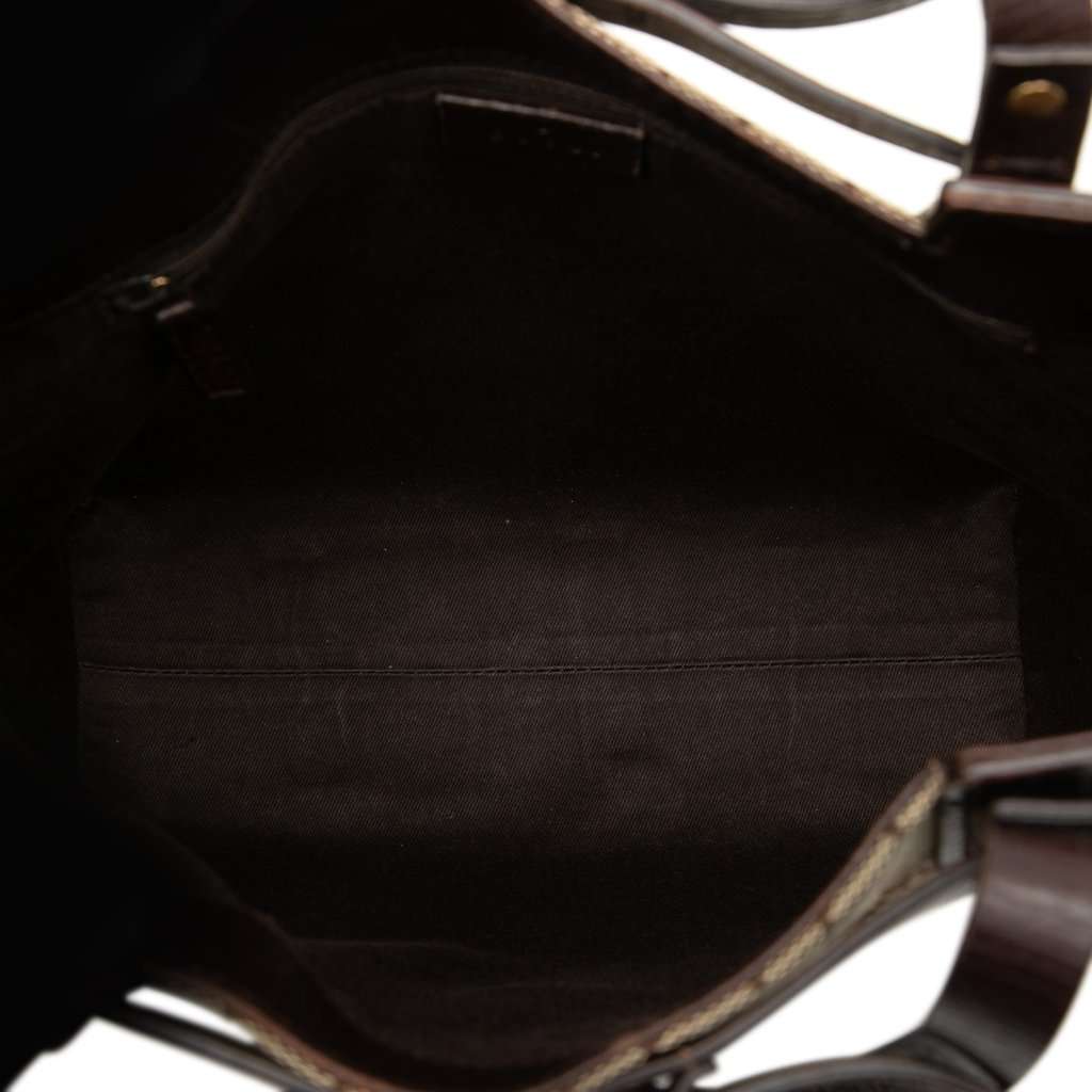 Gucci GG Canvas Tote Beige Good condition - Model View