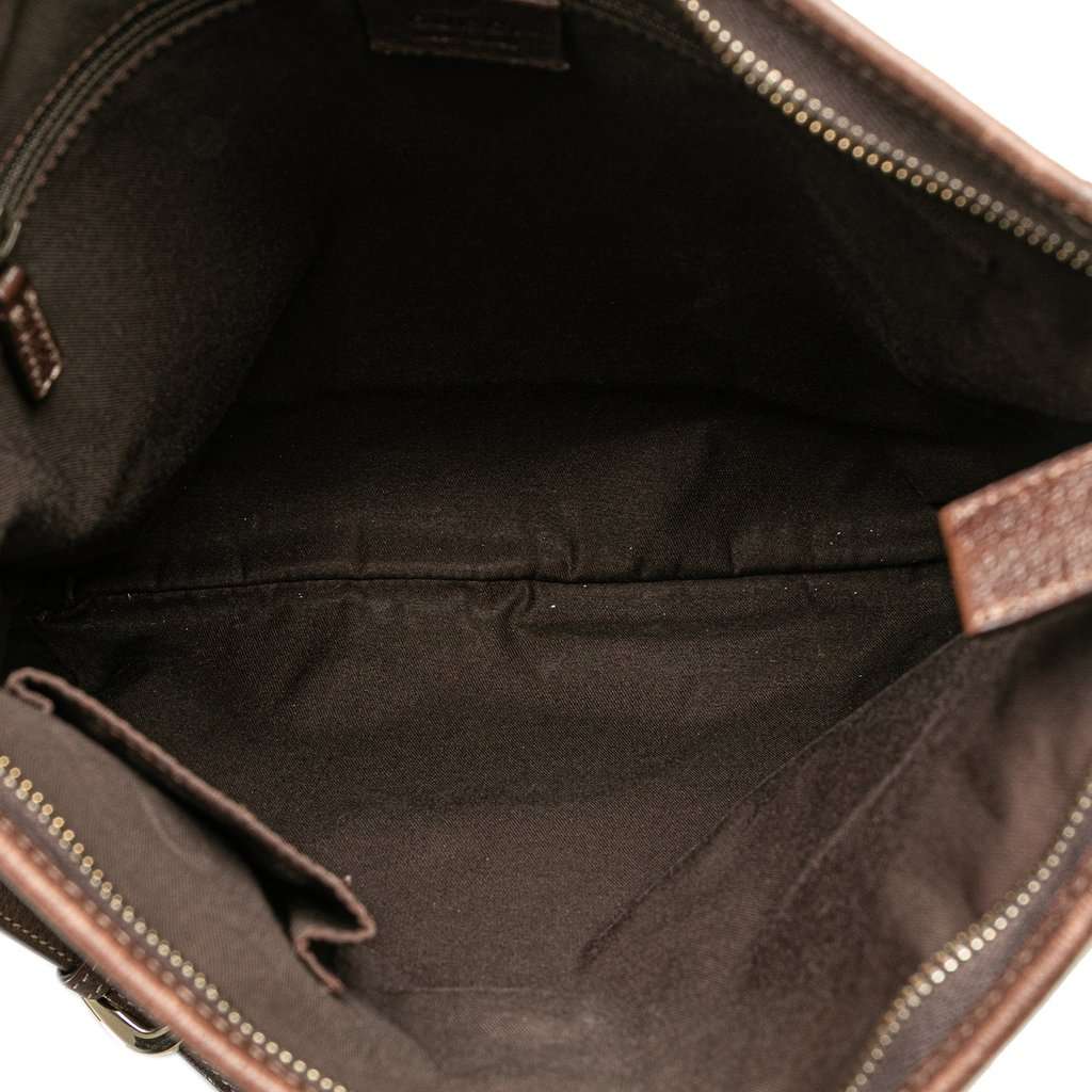 Gucci GG Canvas Abbey D Ring Crossbody Beige Very good condition - Model View